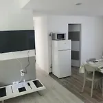 T4 Centre Apartment Lourdes