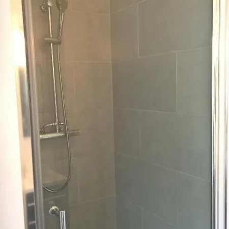 T4 Centre Apartment